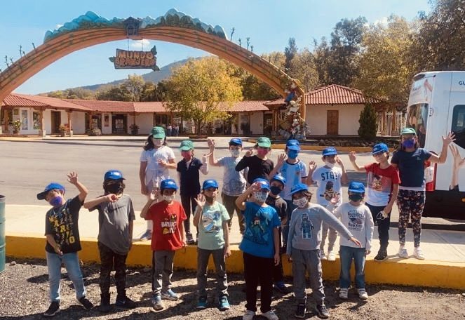 Grupo de campistas durante una excursión